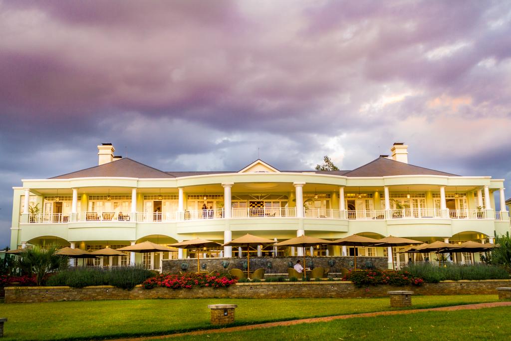 Hemingway's Hotel Nairobi iSafiri